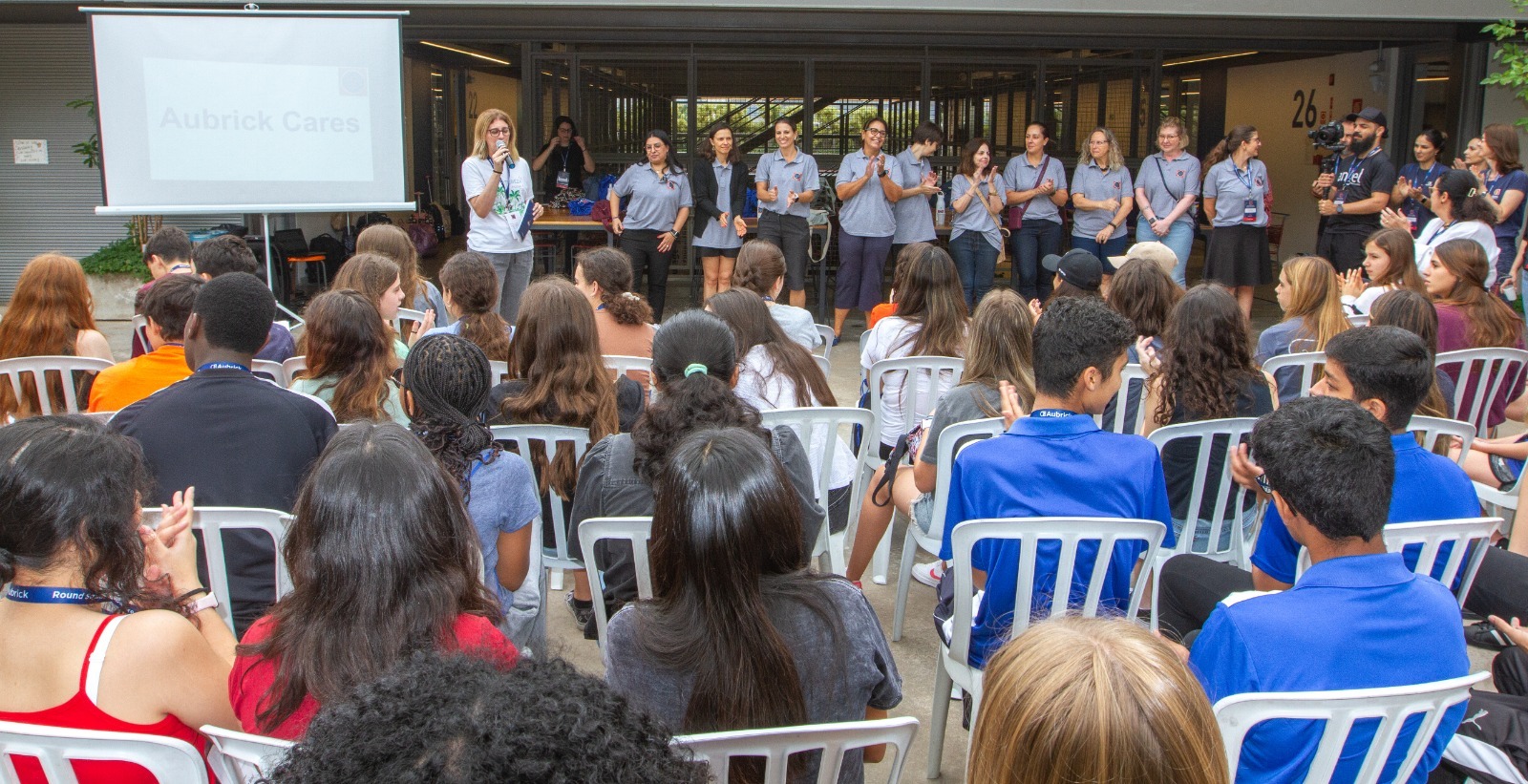 Escola de São Paulo planta árvores e promove ação de limpeza na represa de Guarapiranga